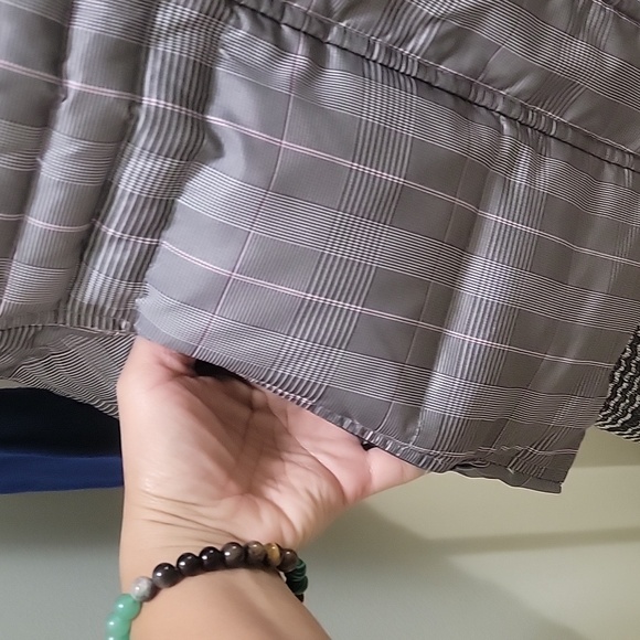 🏷️ Ricki's LARGE  Women's Gray Plaid Puffer Vest Faux Fur 50% Duck Down - Picture 6 of 8